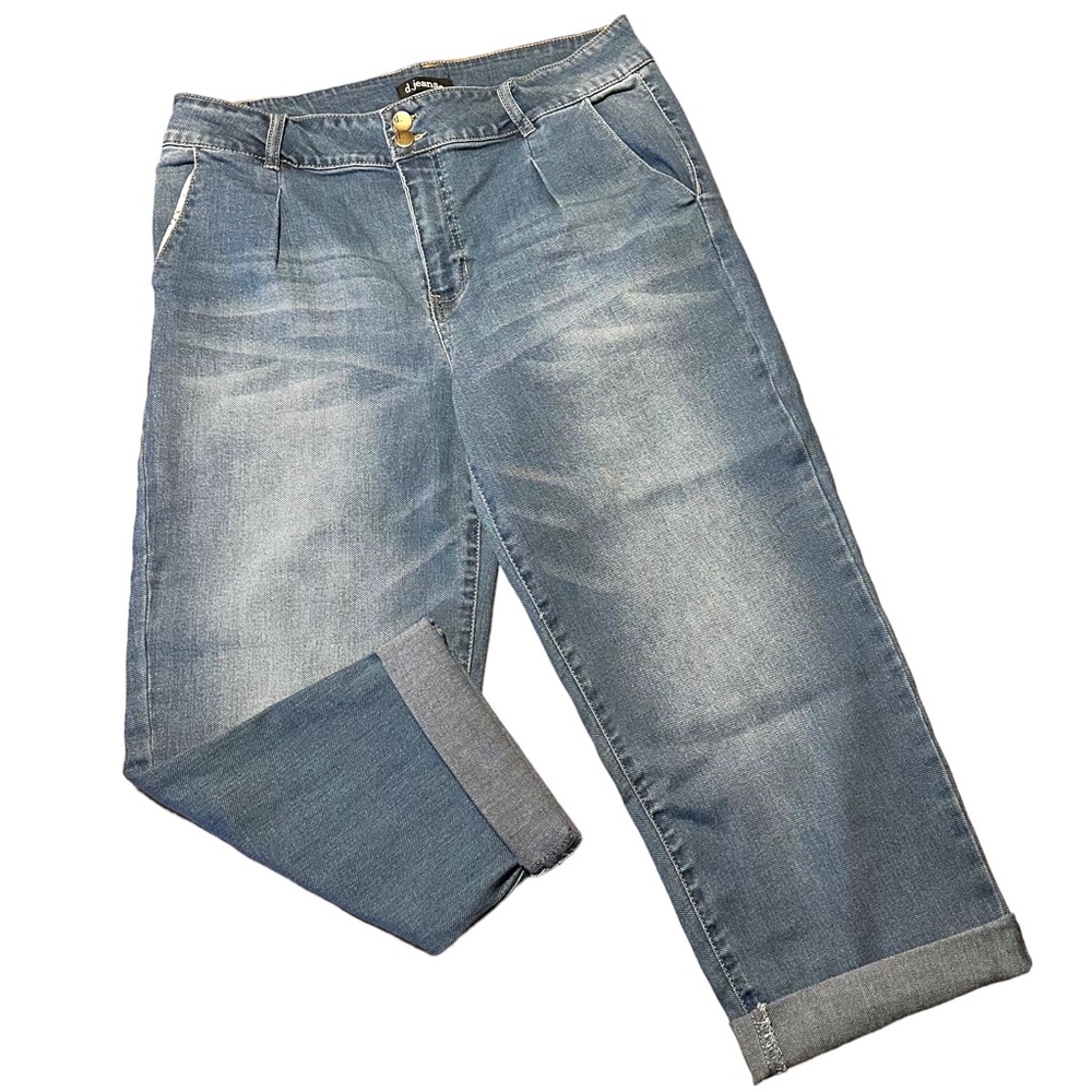 RECYCLED DENIM d. jeans; Cropped Highrise Mom Jeans with Pleats Size 16